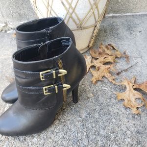 Me too black  ankle boots size 7M